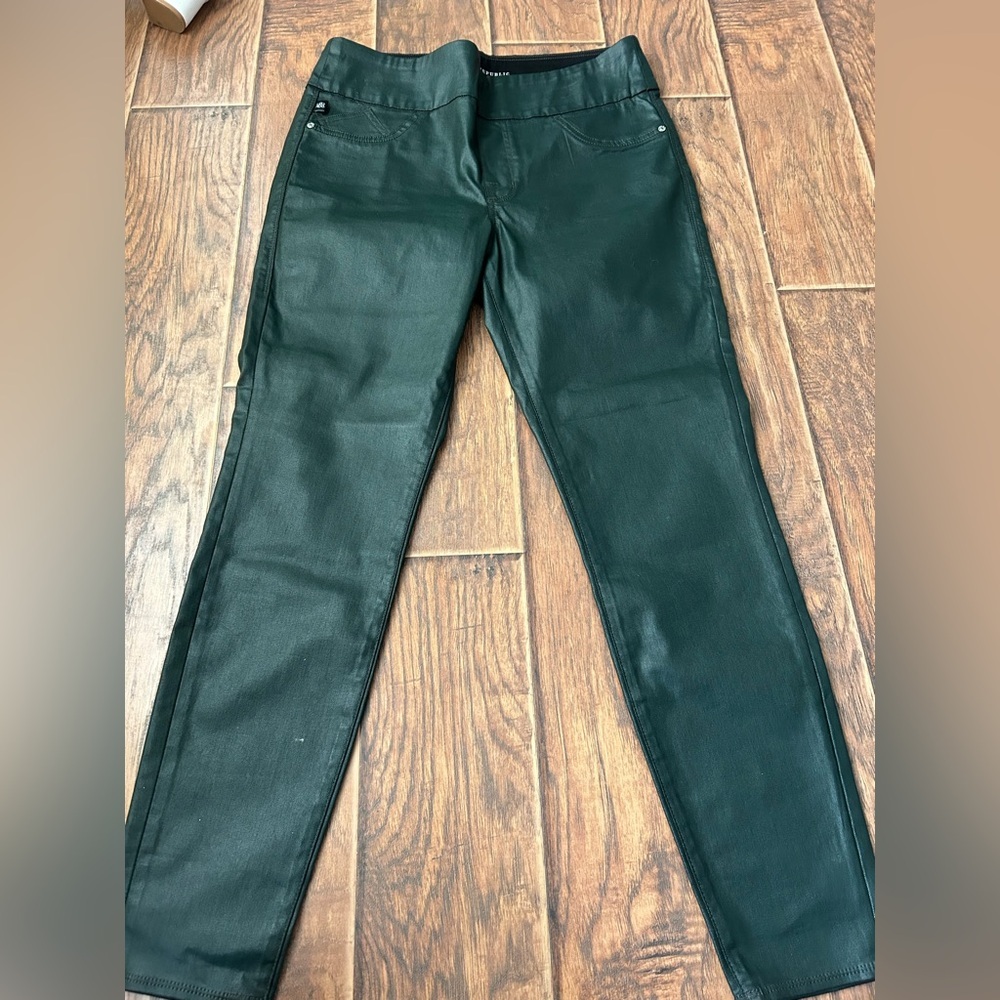 Rock & Republic Green Leather Pants – Size 14 💚🔥
